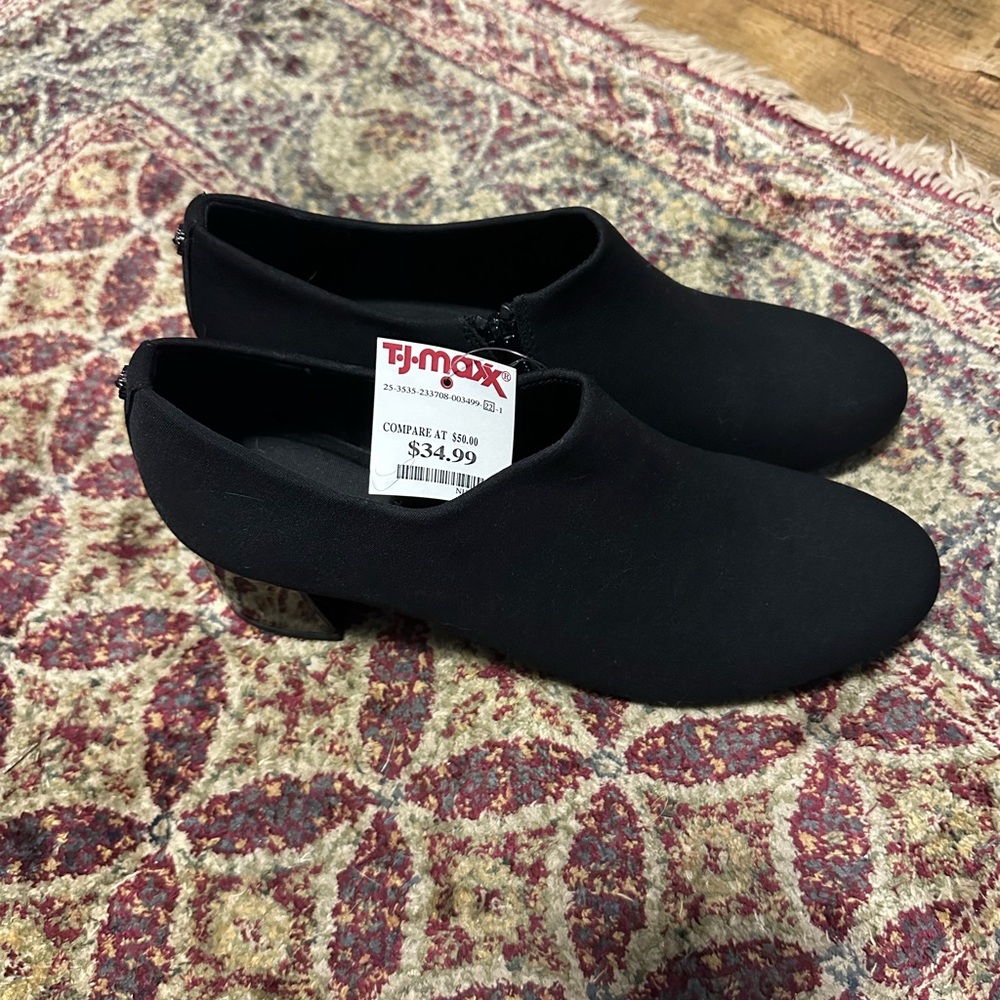 Women’s Anne Klein zip-up Ankle Booties- black, size 8.5